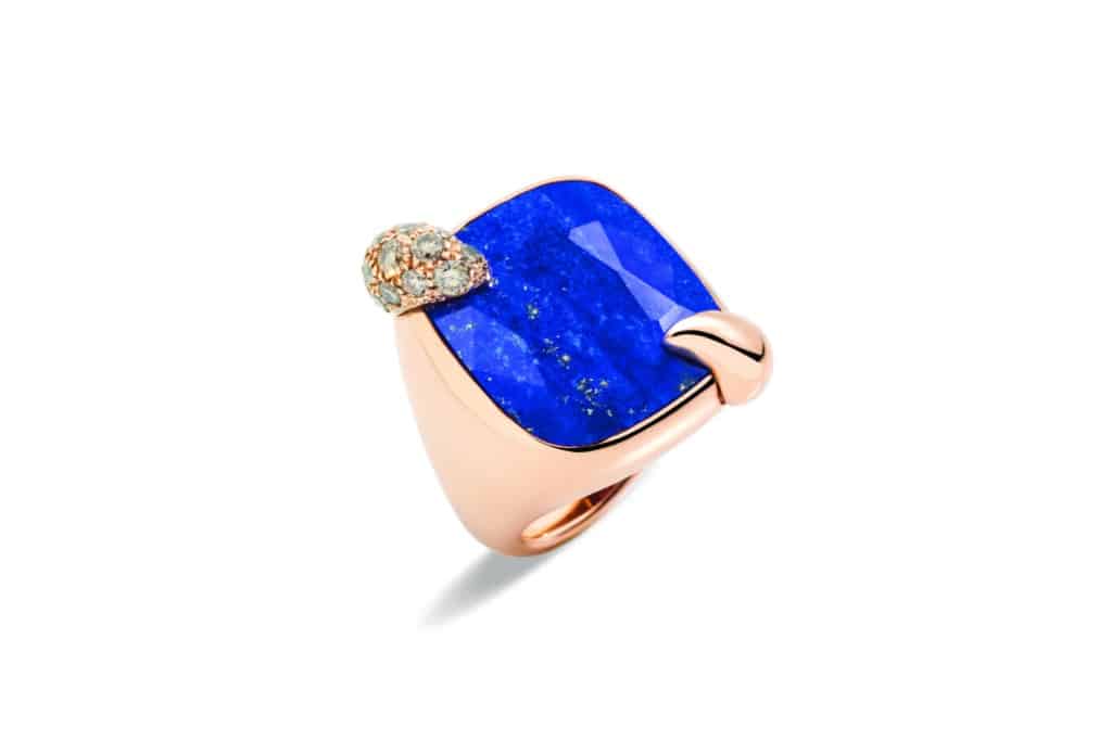 Un anillo Pomellato Ritratto de oro rosa, diamantes y lapislázuli para marcar tendencia