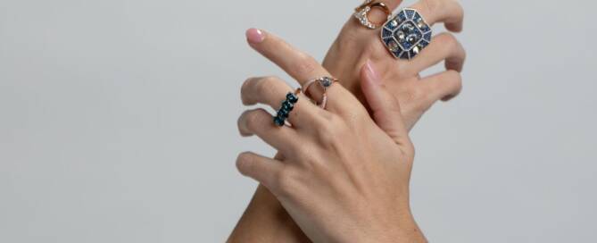El significado de los anillos en cada dedo de la mano simboliza la personalidad de las personas