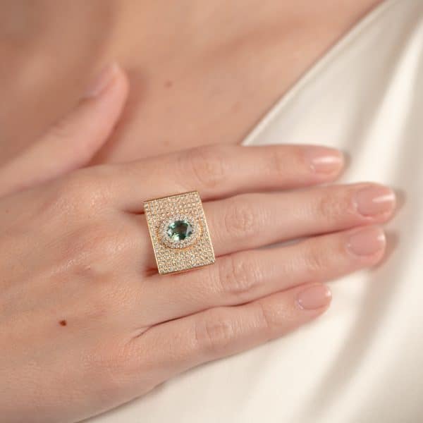 Anillo de oro rosa y zafiro verde