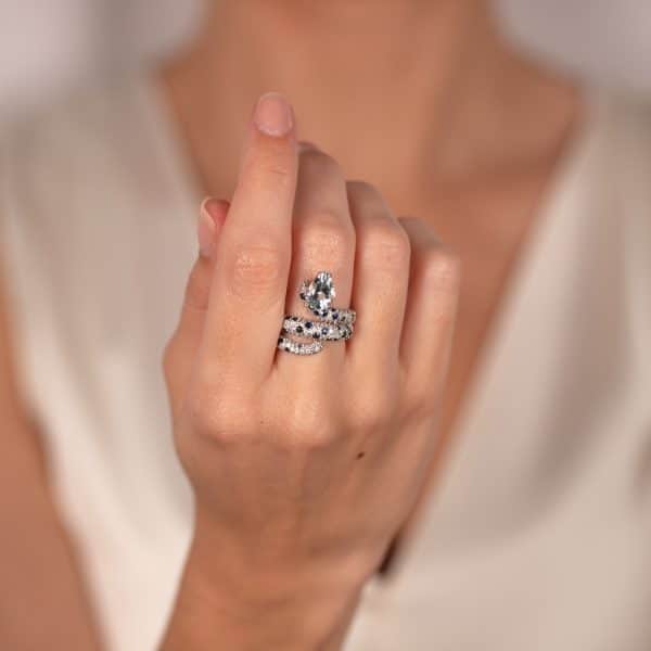 Anillo de diamantes con forma de serpiente de zafiros, diamantes y aguamarina