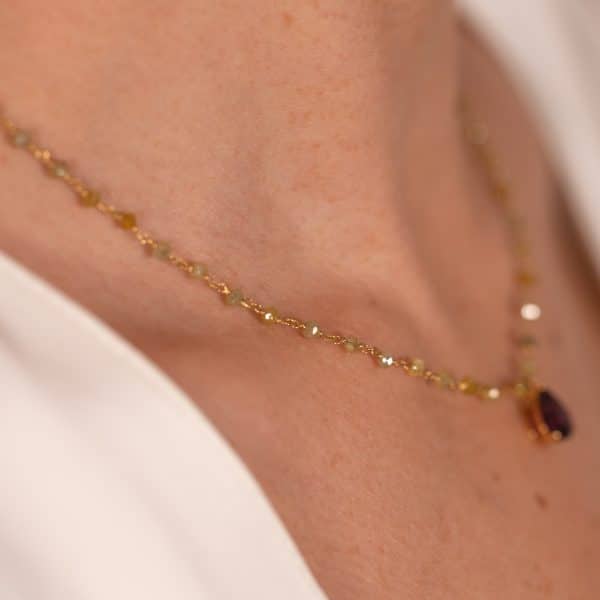 Gargantilla de diamantes con rodolita