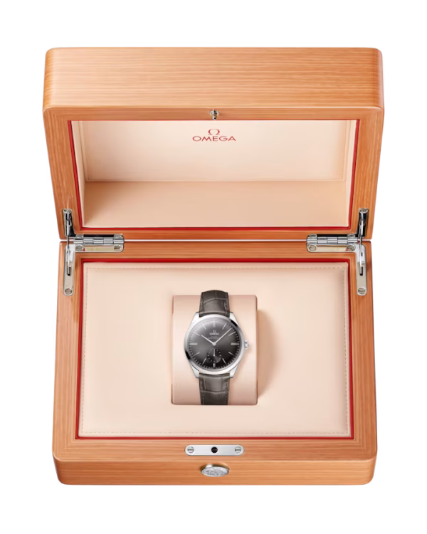 omega-de-ville-tresor-co-axial-master-chronometer-small-seconds-40-mm-43513402106001-portrait-2-94fc60 (1)