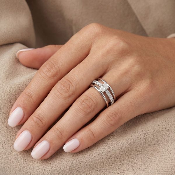 Sortija oro blanco con diamante oval