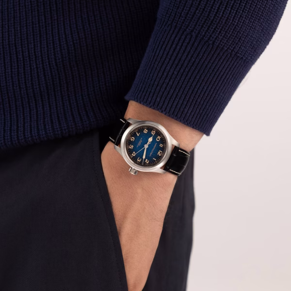 h70405740_wristshot