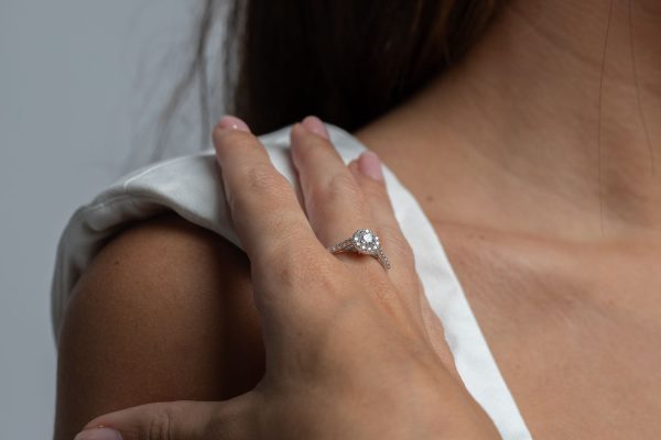 Diamond ring in white gold