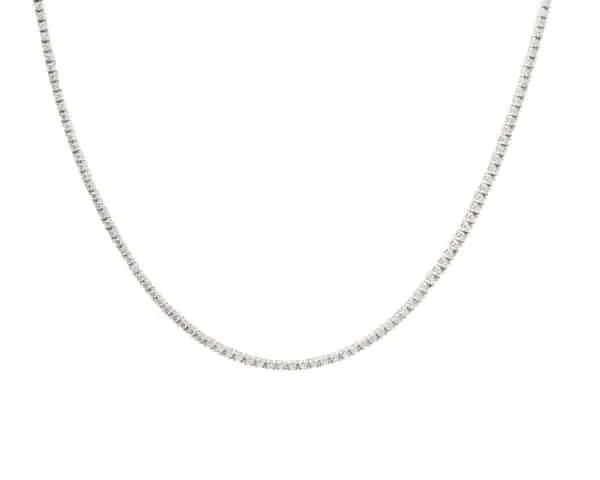 Short Riviere choker in white gold with diamonds that Angélica Jódar del Álamo gave to her mother